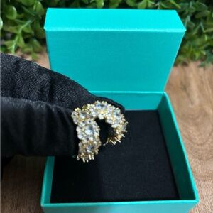 Elegant Gold New w/box Earrings